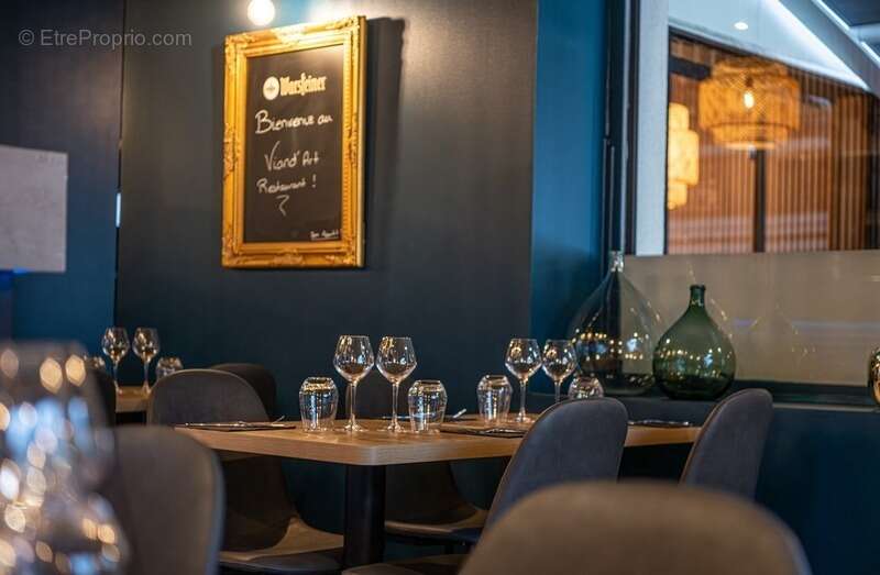 Commerce à LA TERRASSE