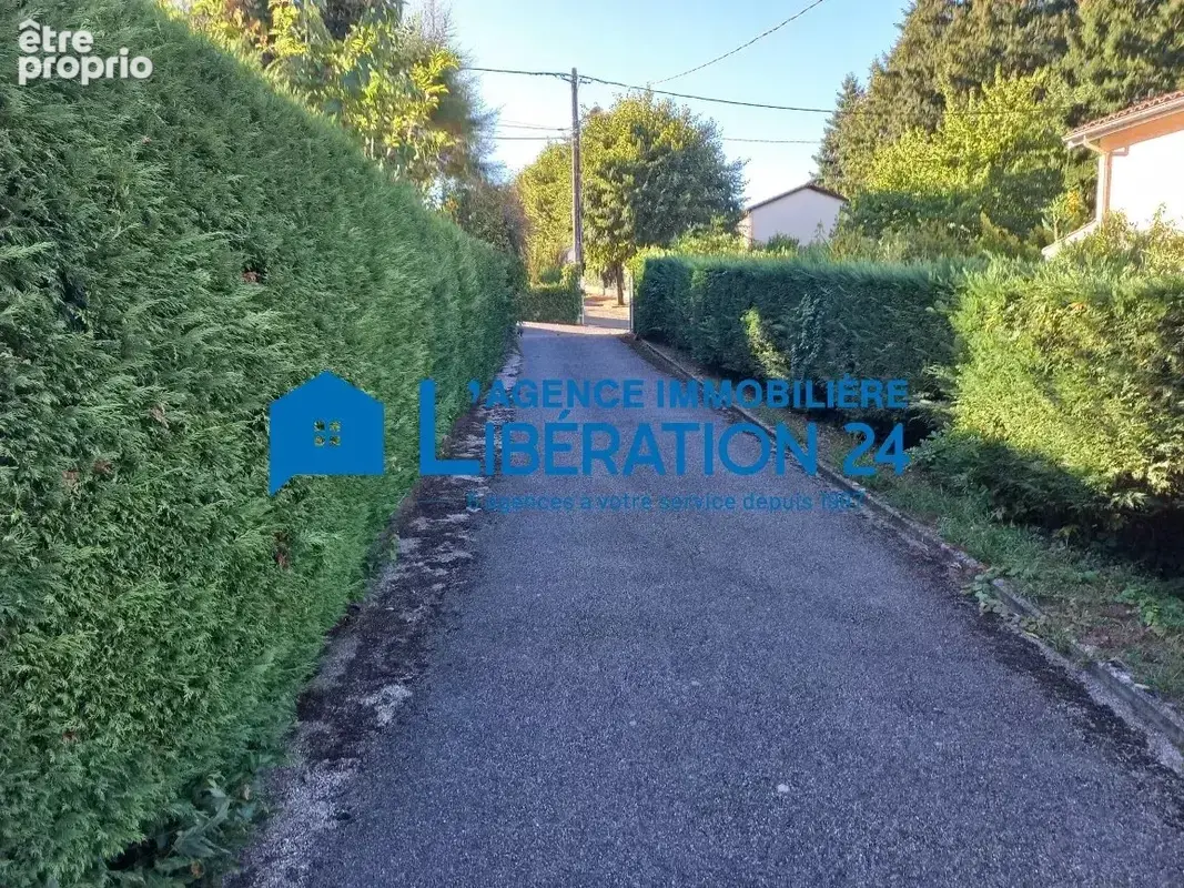 Terrain constructible de 510 m² à Rive-de-Gier - photo 3