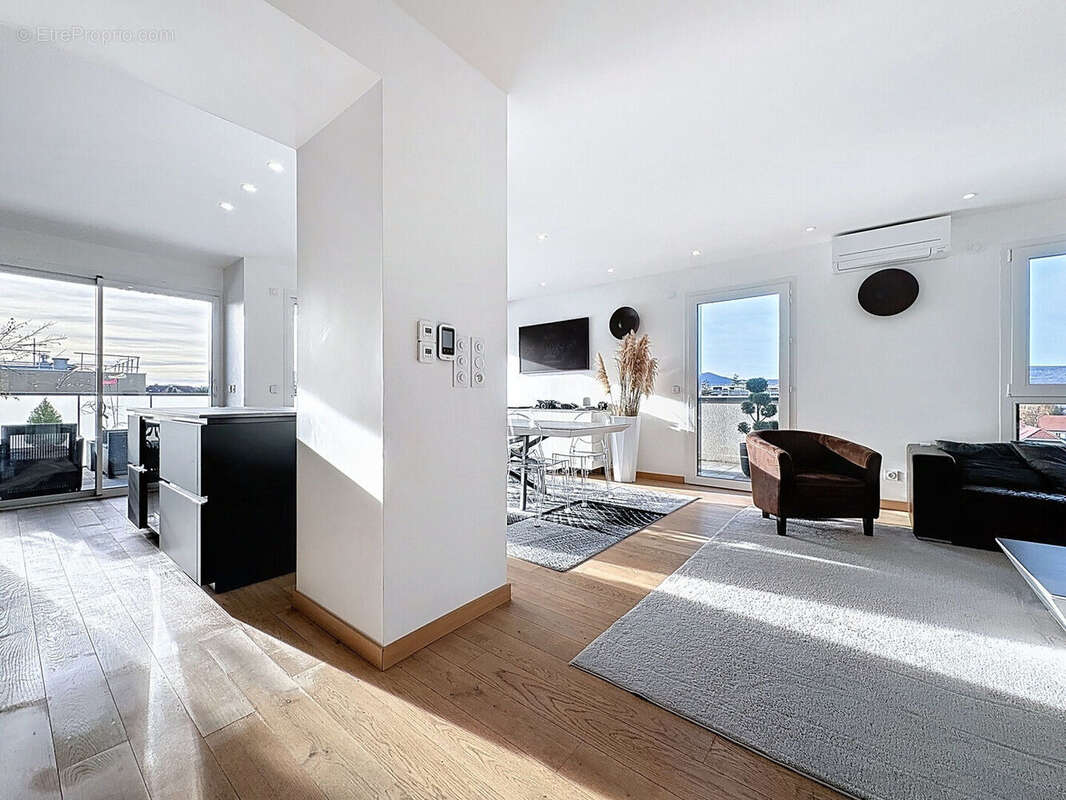Appartement Attique Annecy 4 pièce(s) 94 m2 - photo 4