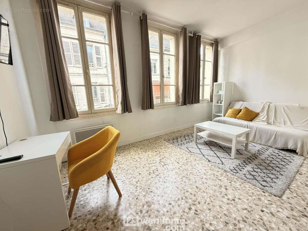 Toutes les fenêtres sont en double vitrage - Appartement à LAON