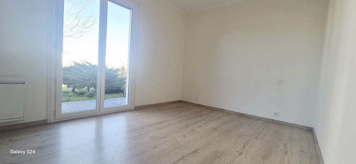 Maison de plain-pied avec dépendances   Villeneuve-la-Comptal - photo 10