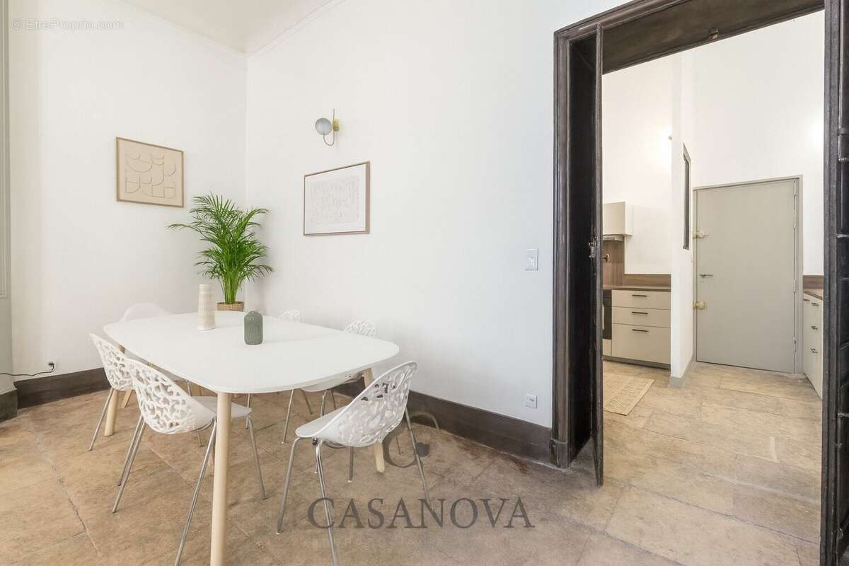 Appartement bourgeois rénové de 61 m² avec cheminée dans l'Écusson à Montpellier - photo 8