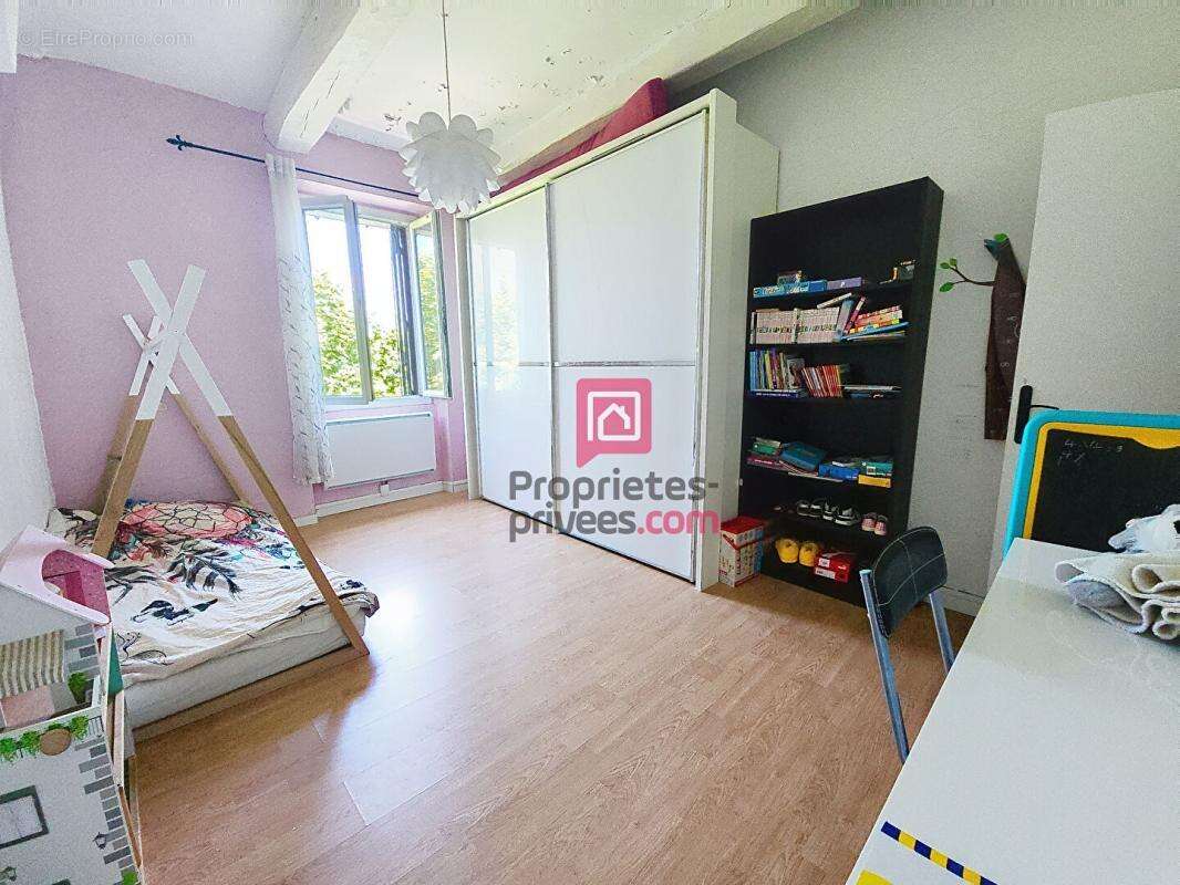 Appartement à LE MUY