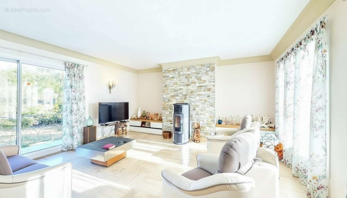 Propriété bourgeoise - Agglo RODEZ - 7810m2 Terrain - photo 2