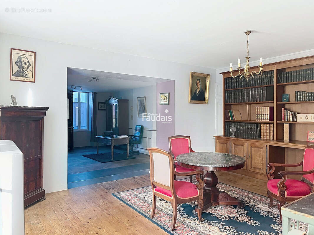 Maison 285 m² à Coutances  - photo 4