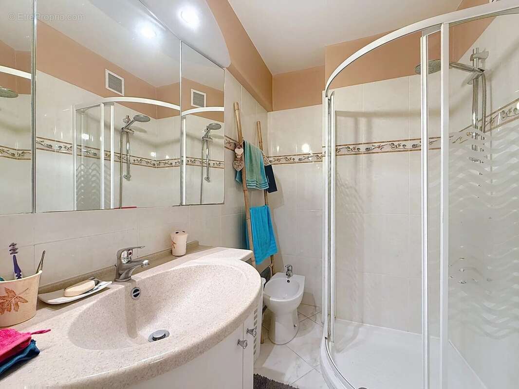 Appartement à VALLAURIS