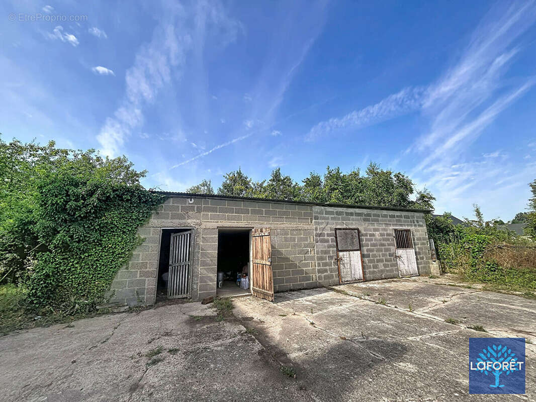 Maison 6 pièce(s) 120 m2 avec un hangar de 300m²  , des dépendances et deux garages - photo 16
