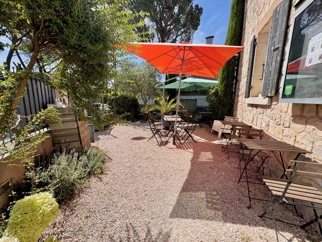 Commerce à VAISON-LA-ROMAINE