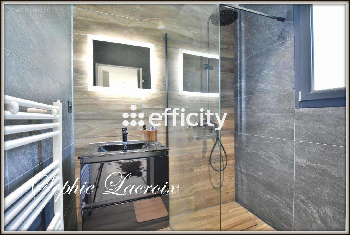 Maison 135 m² à Le Peage-De-Roussillon  - photo 8