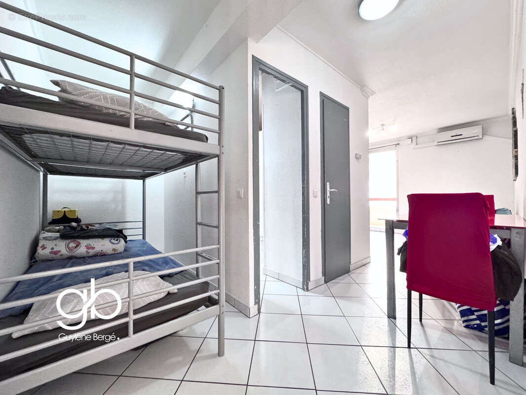 Studio cabine / grande terrasse / climatise / centre du cap d’agde - photo 3