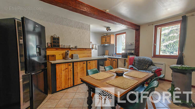 Appartement à SAINT-CLEMENT-SUR-DURANCE