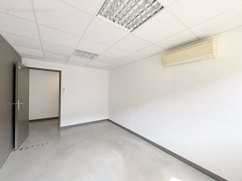 Commerce 940 m² à Plaisance-Du-Touch  - photo 22