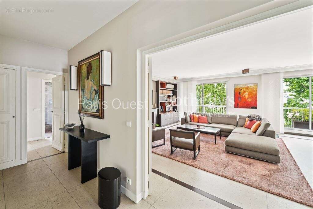 Appartement à NEUILLY-SUR-SEINE