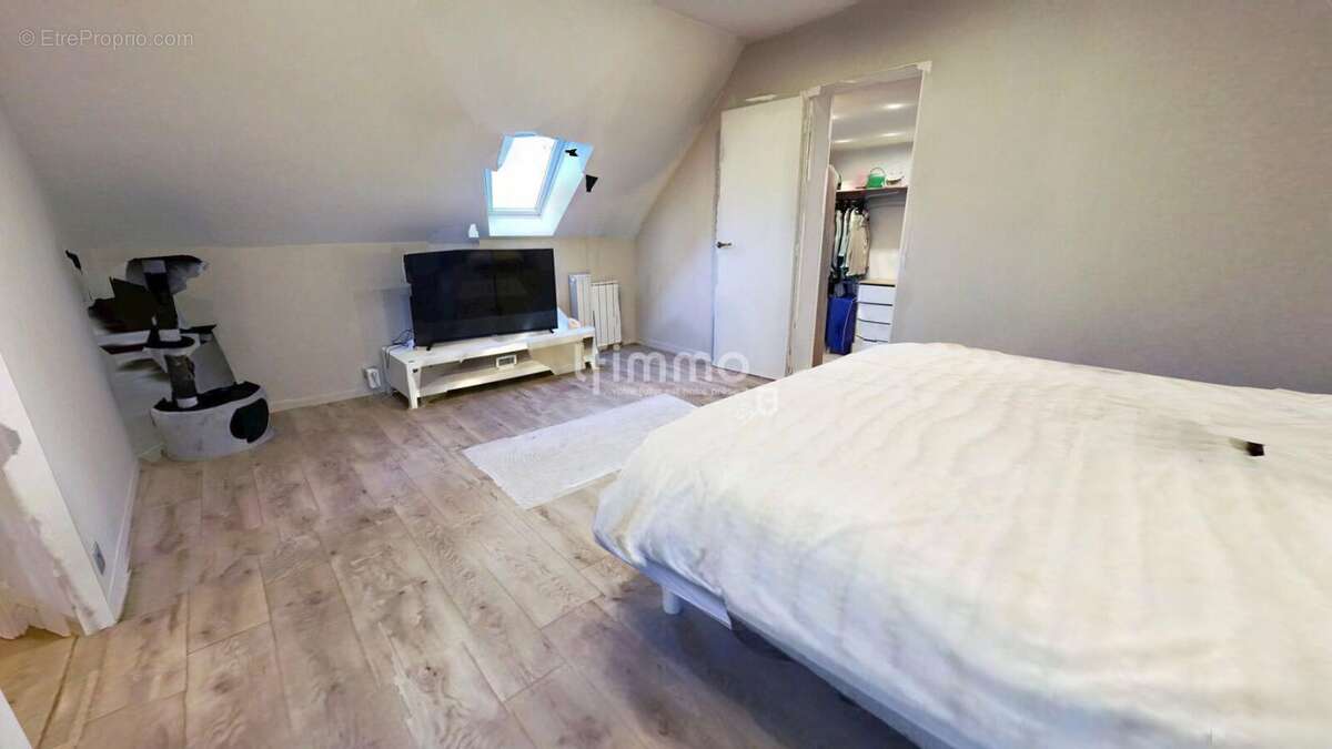 Maison à VAUX-LE-PENIL