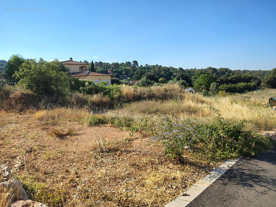 Terrain à TAVERNES