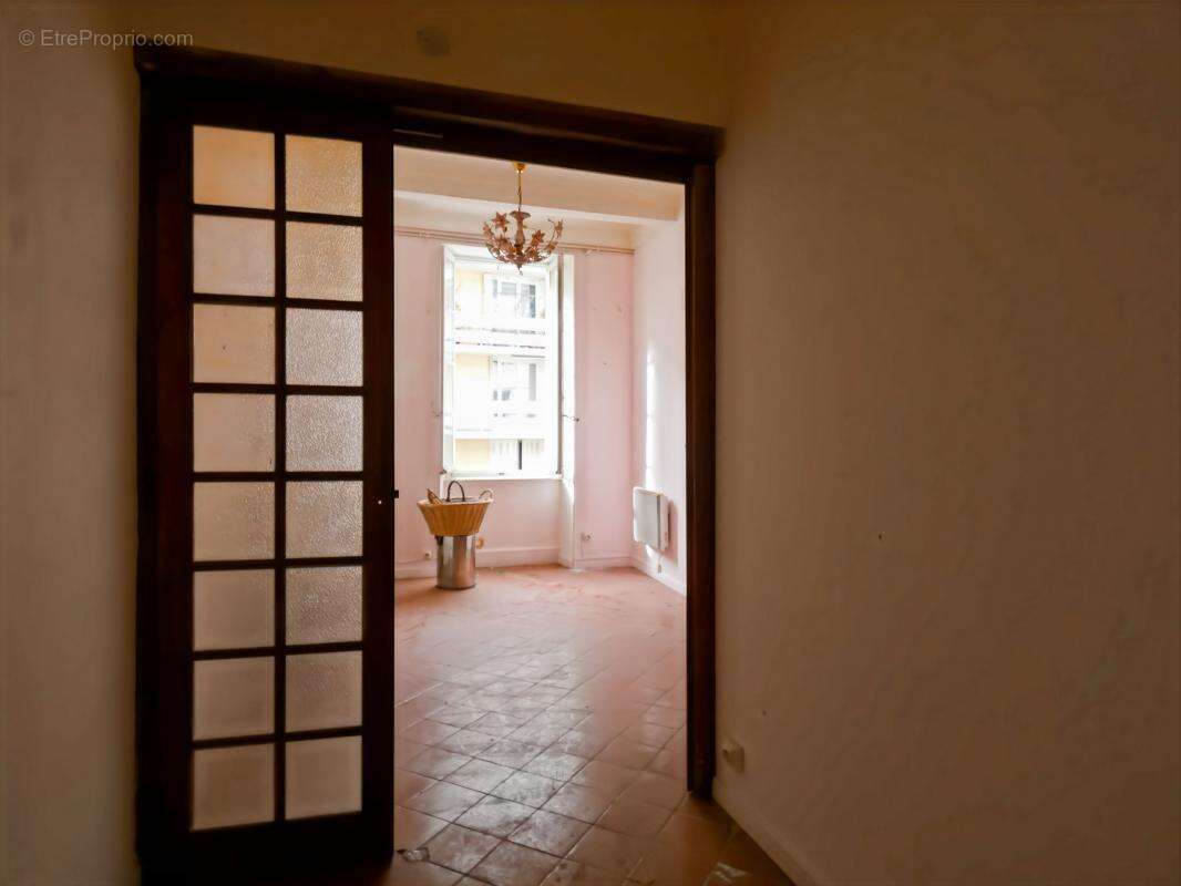 Immeuble Alès 160 m2, local commercial et trois appartements - photo 11