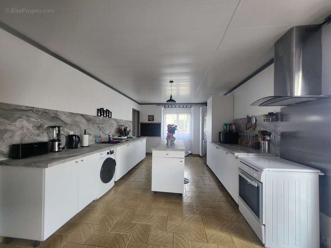 Maison à COMPREIGNAC