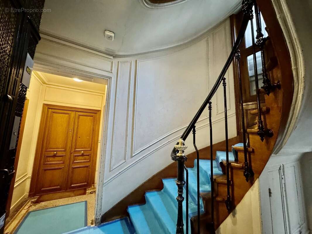 Appartement à NEUILLY-SUR-SEINE