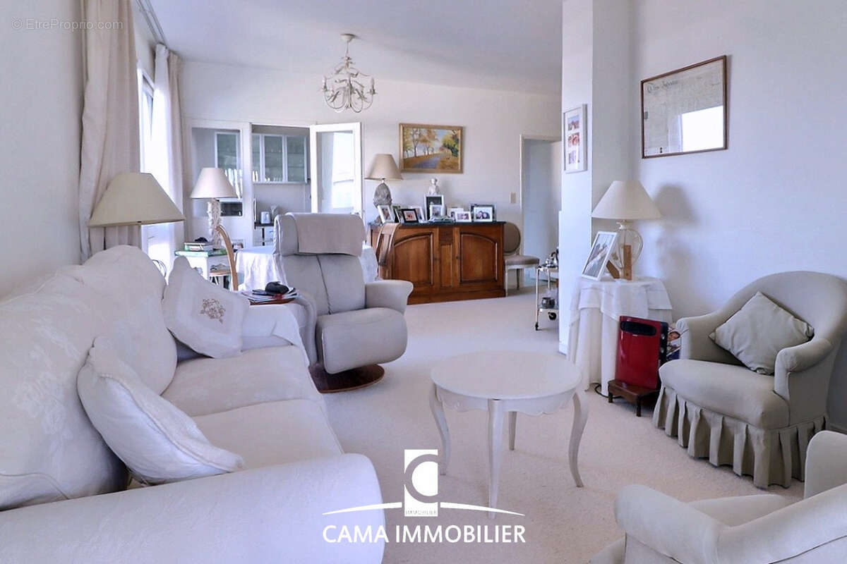 Appartement à FONTENAY-LE-FLEURY