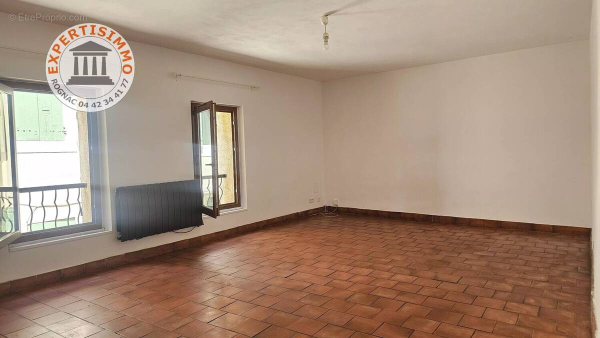 Maison à VELAUX