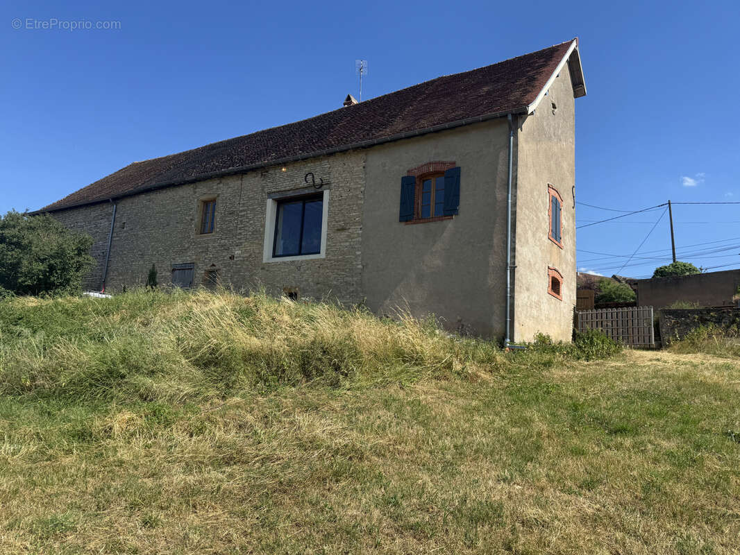 Maison à CURTIL-SOUS-BURNAND