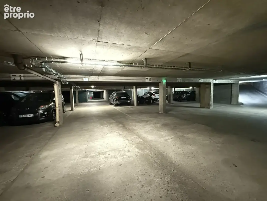 Box et places de stationnement - photo 3