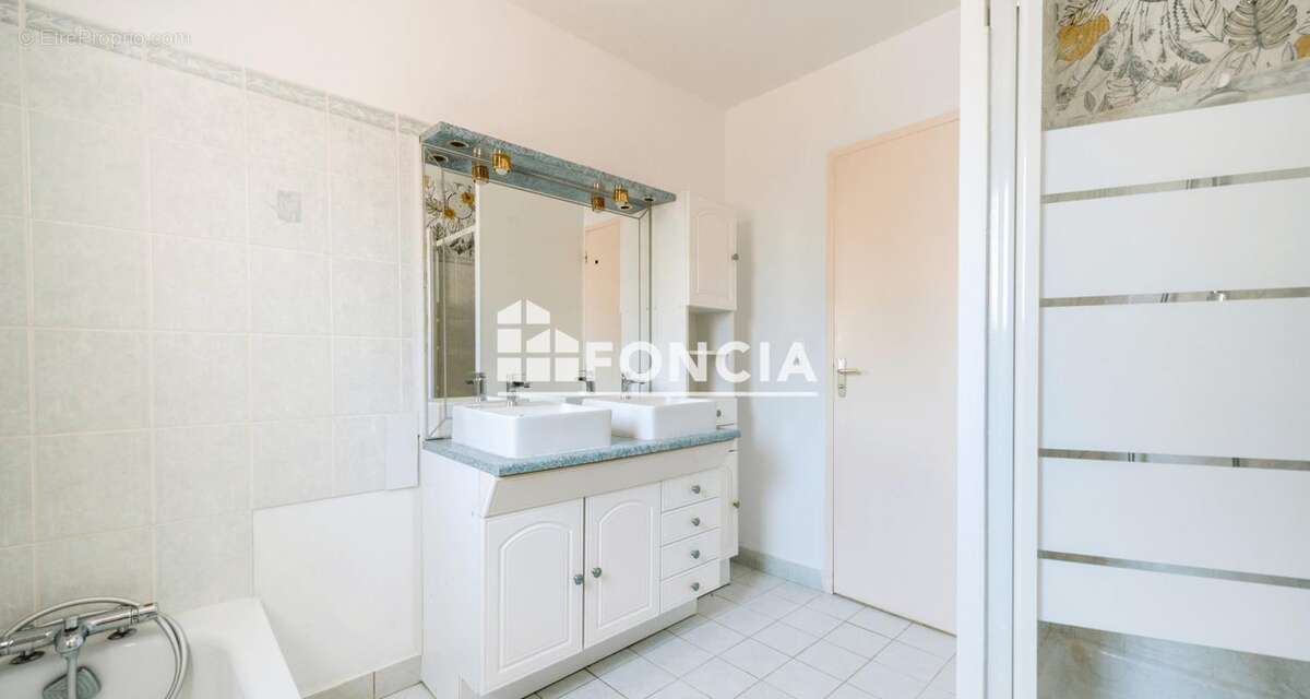 LE PELLERIN / CHÊNE VERT : maison T4 de plain-pied de 102 m2 avec 3 chambres, terrasse, garage et jardin sur parcelle de 525 m2, - photo 12