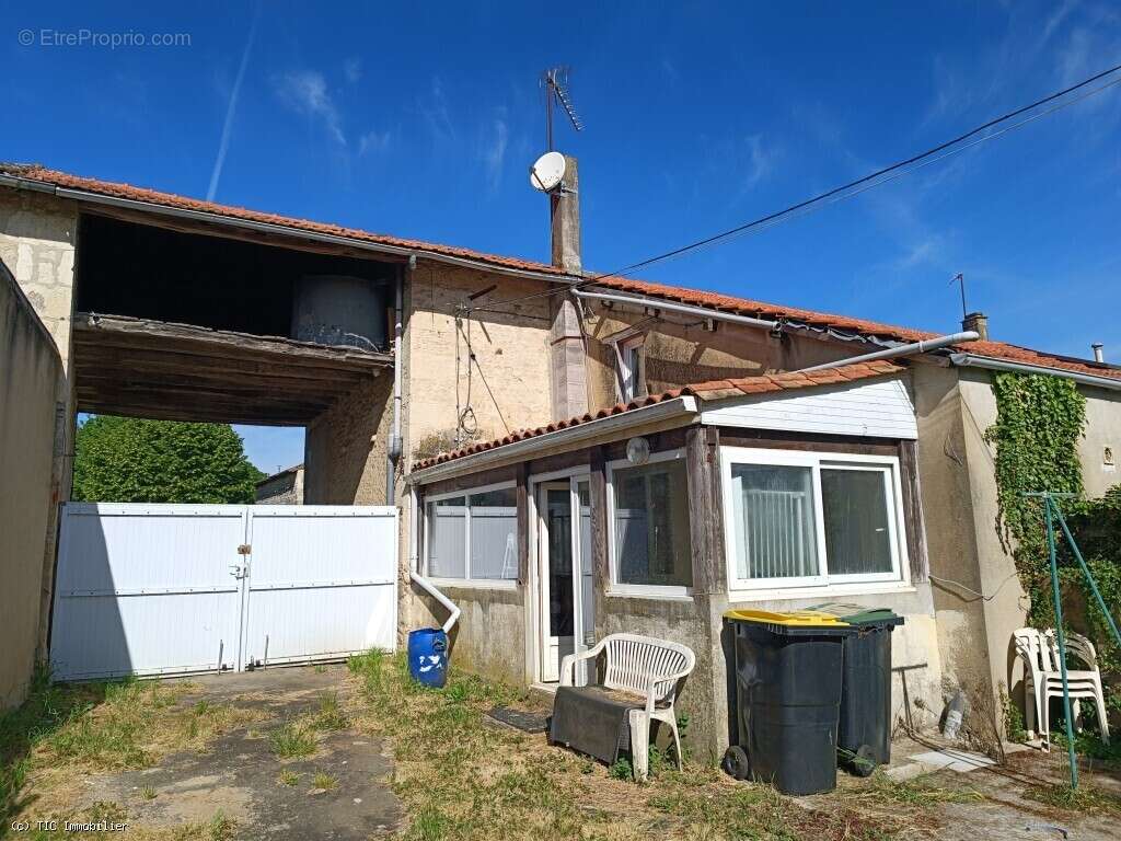 Maison à RUFFEC