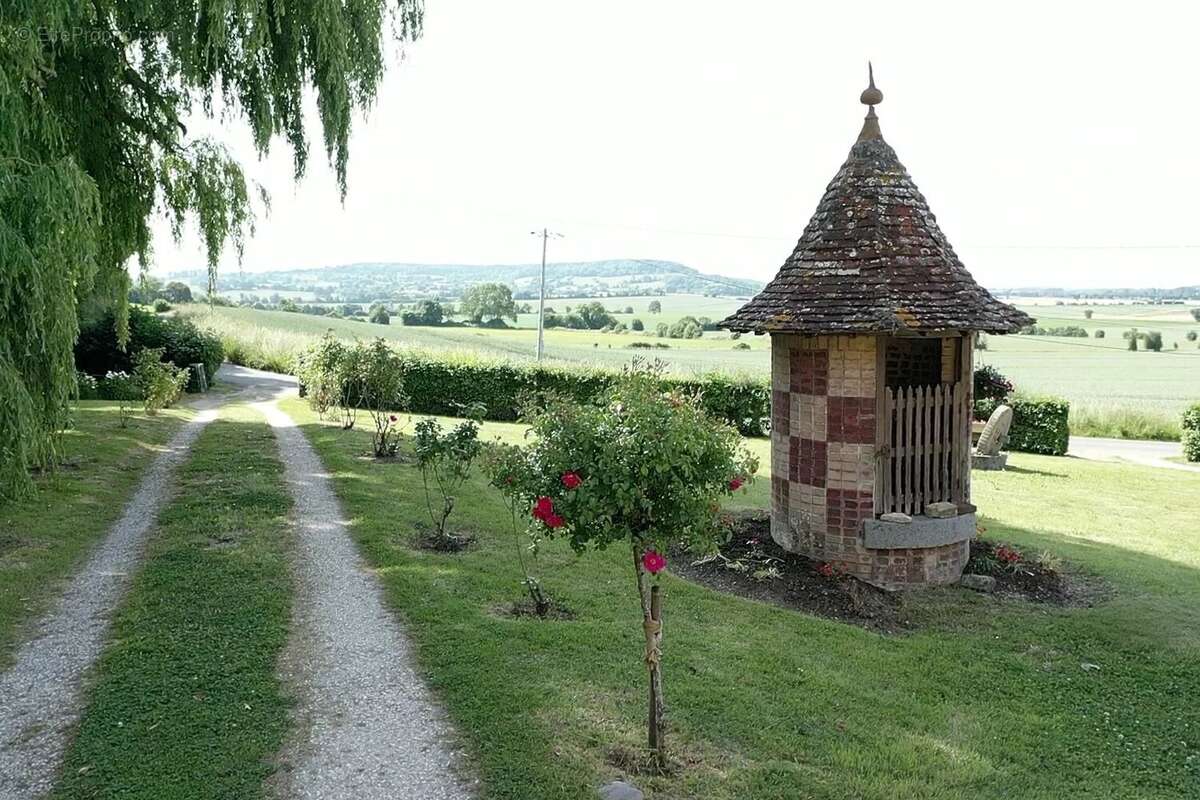 Maison à SAINT-PIERRE-SUR-DIVES