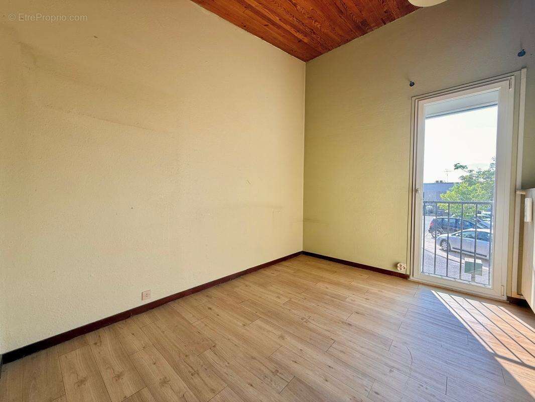 Maison à rénover avec garage et de nombreux stockage - photo 5