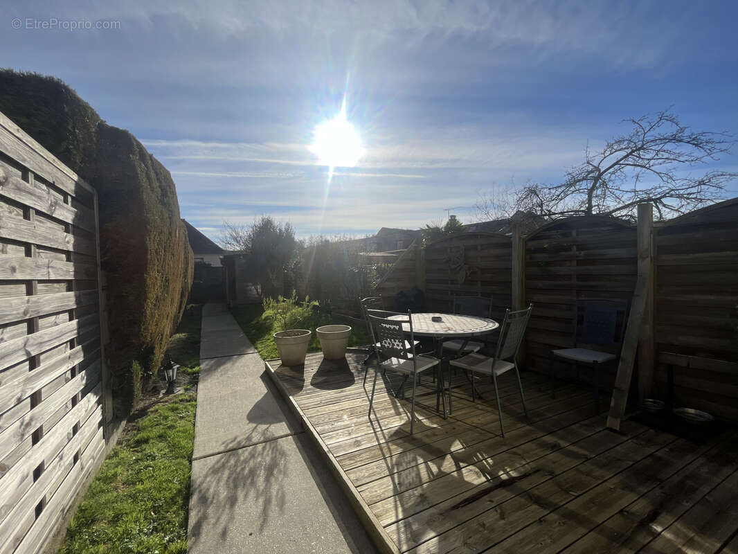 Maison à LA RIVIERE-SAINT-SAUVEUR