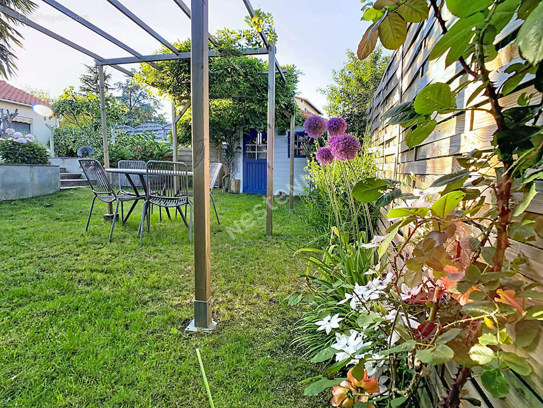 Maison à MONTREVAULT