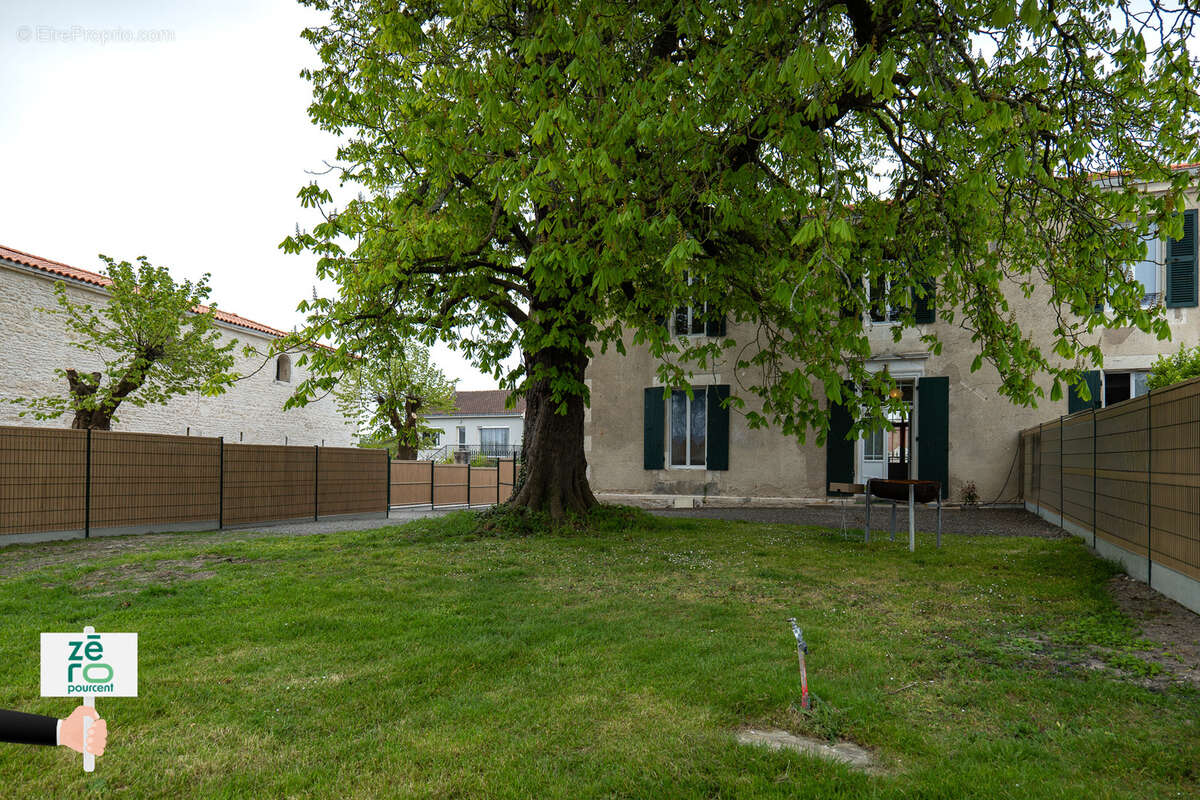 Maison à CHAMPAGNE-LES-MARAIS