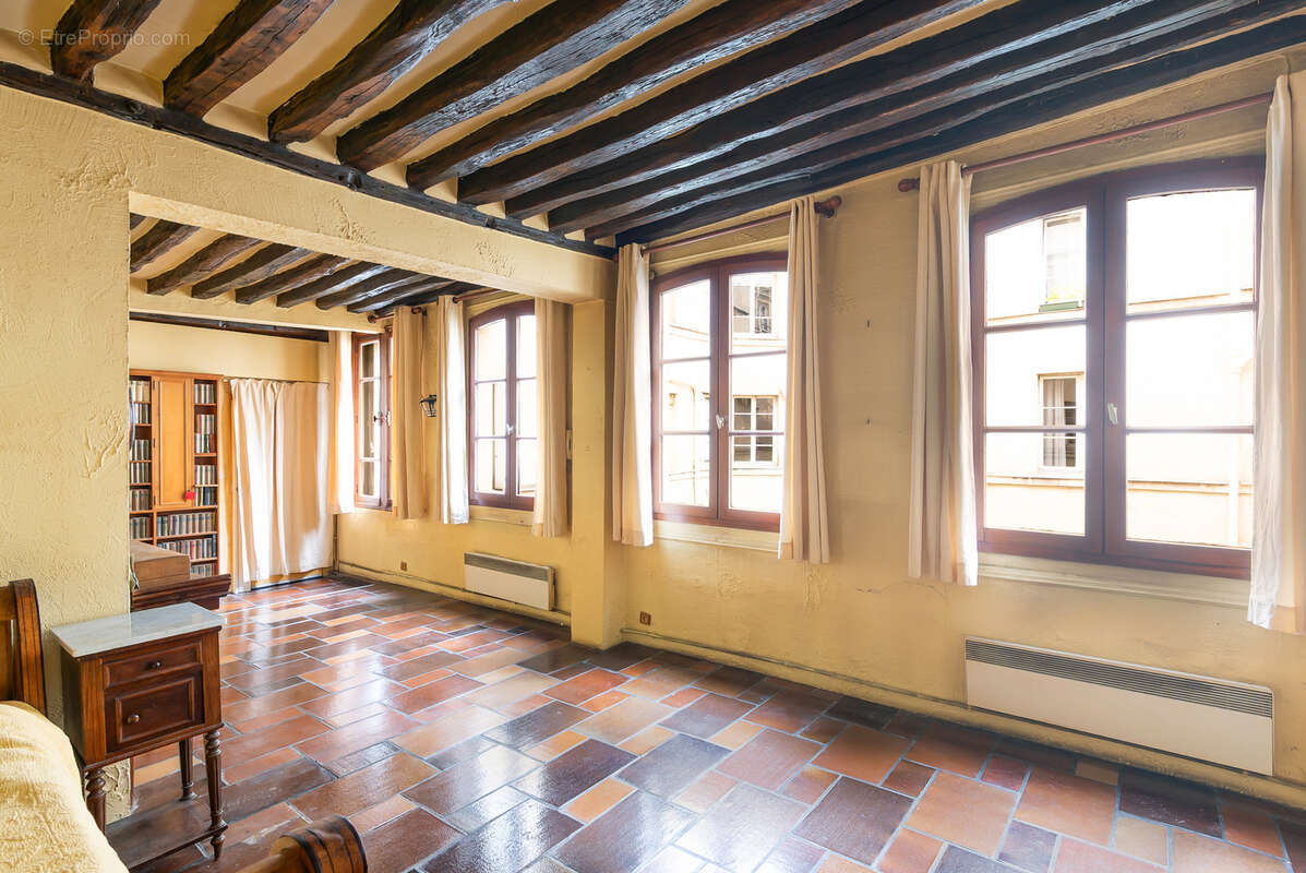 Appartement à PARIS-3E