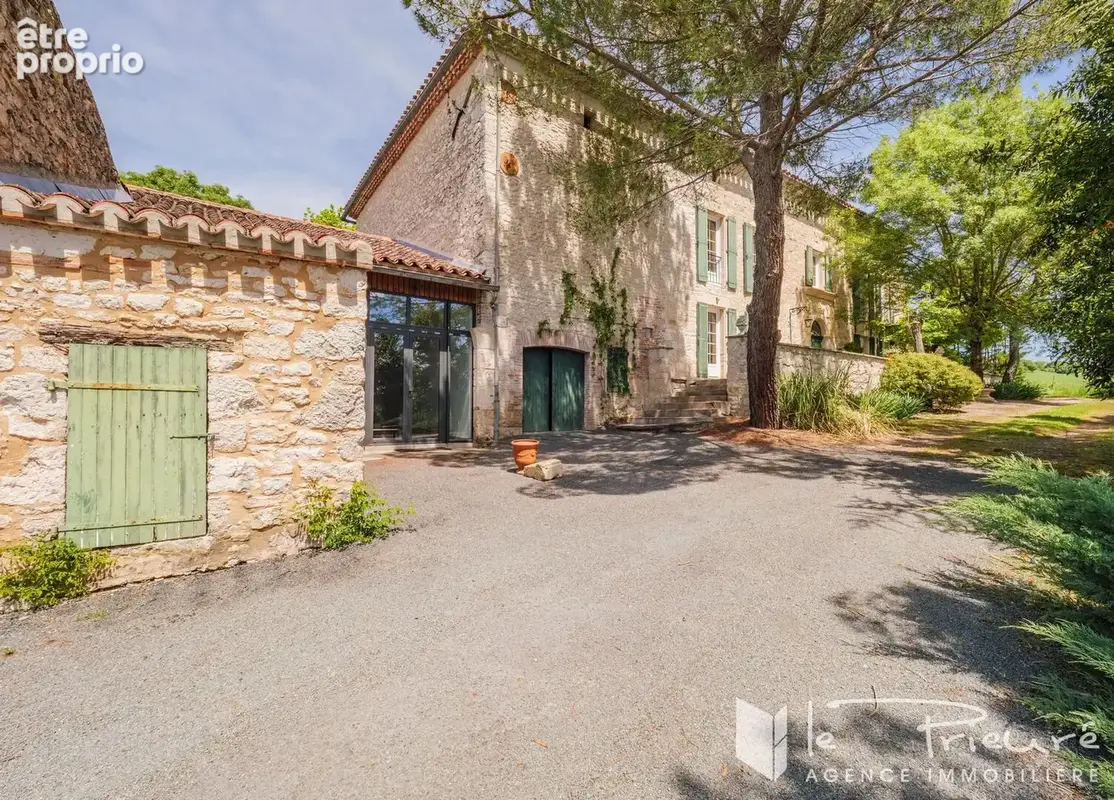 Élégante propriété en pierre rénovée, volumes généreux et cadre naturel privilégié aux portes d'Albi - photo 2