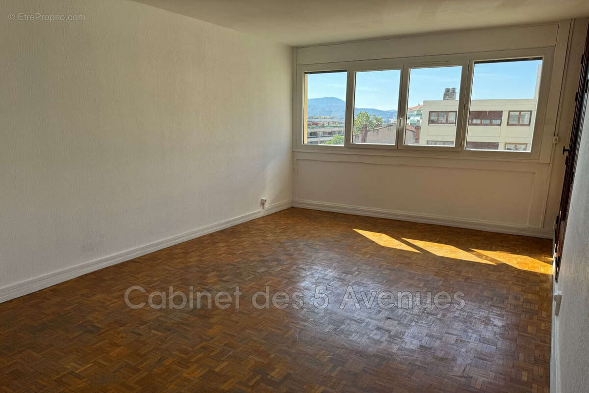 Appartement à MARSEILLE-5E