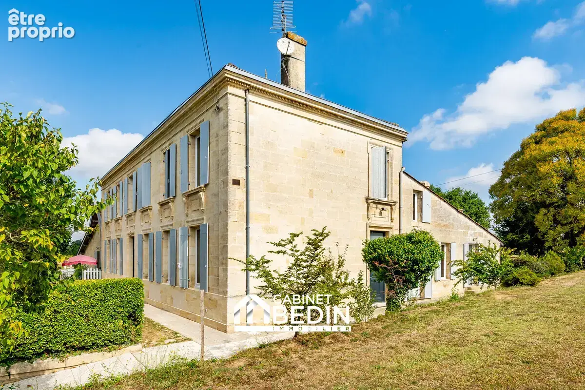 Maison 9 pièces 303 m² à vendre à Bourg (33710) - photo 2
