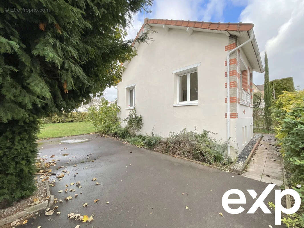 Maison à SAINTE-SAVINE