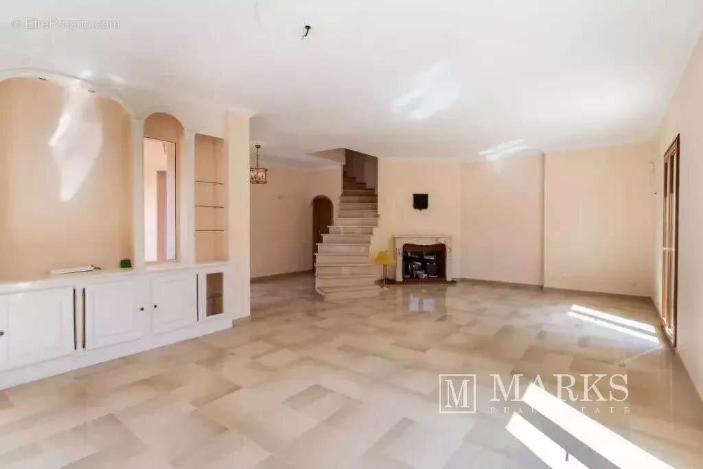 Villa de style néo provençal avec terrain plat et piscine - photo 8