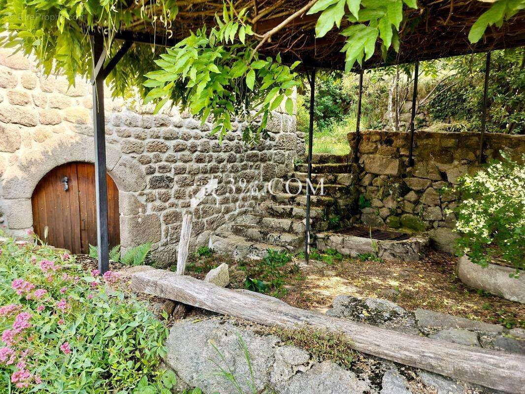 Maison à SAINT-GENEST-LACHAMP