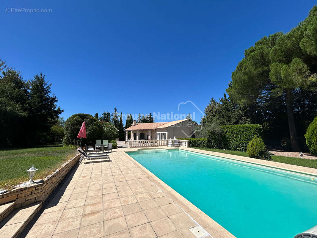 Maison de plain-pied 3 chambres avec piscine, garage, abri voitures sur parcelle constructible de 2826 m² - Loriol du Comtat - photo 15