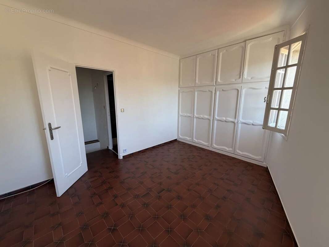 Appartement à CONTES