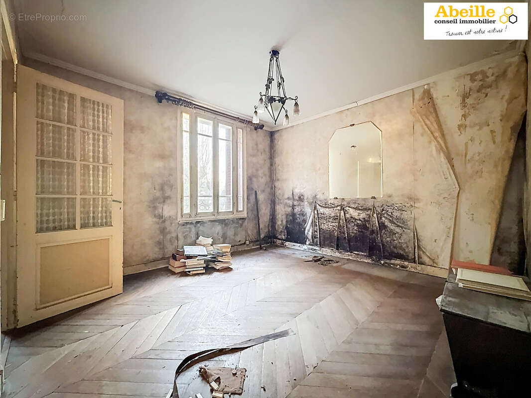 Maison ancienne de 66 m2 sur sous-sol total avec garage attenant, et preau attenant terrain de 619 m2. - photo 3