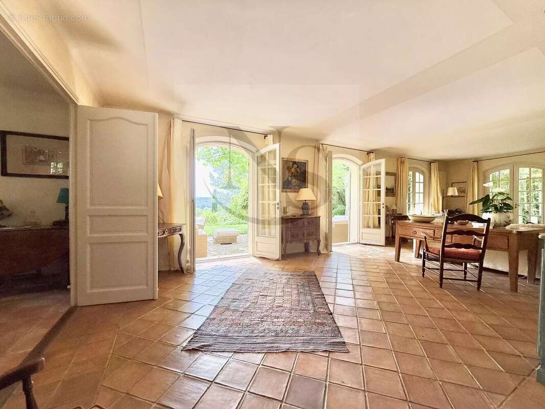 Maison à LE THOLONET