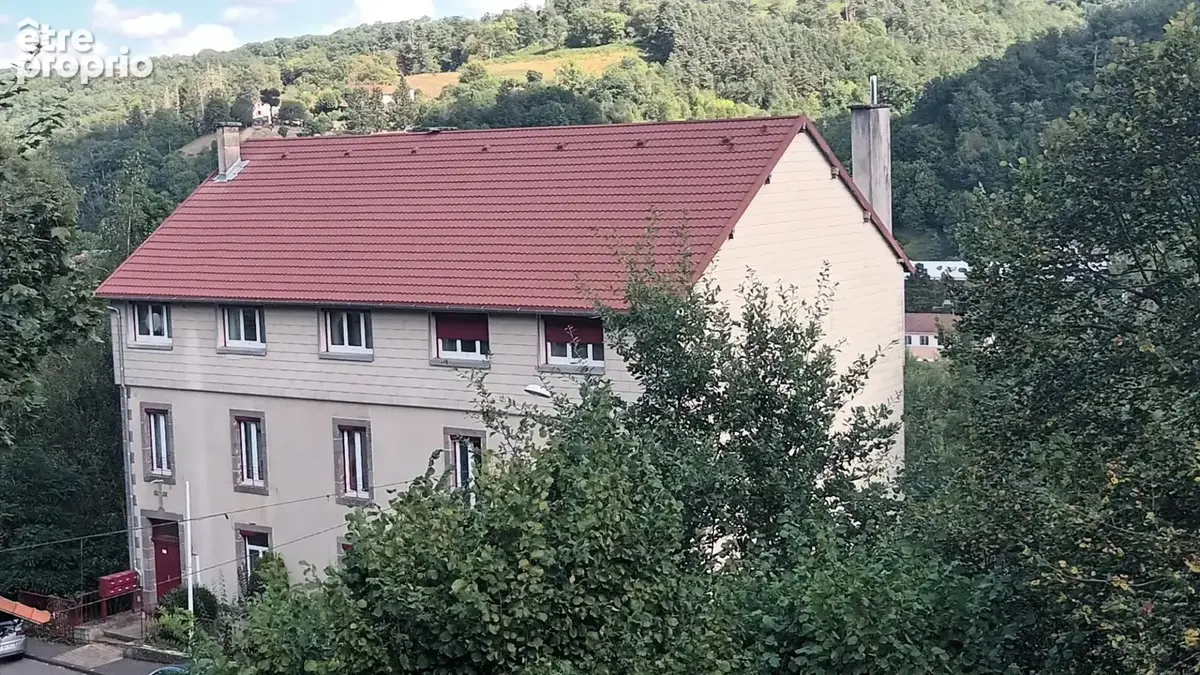 Appartement 1 021 m² à vendre à Pontaumur (63380) - photo 2