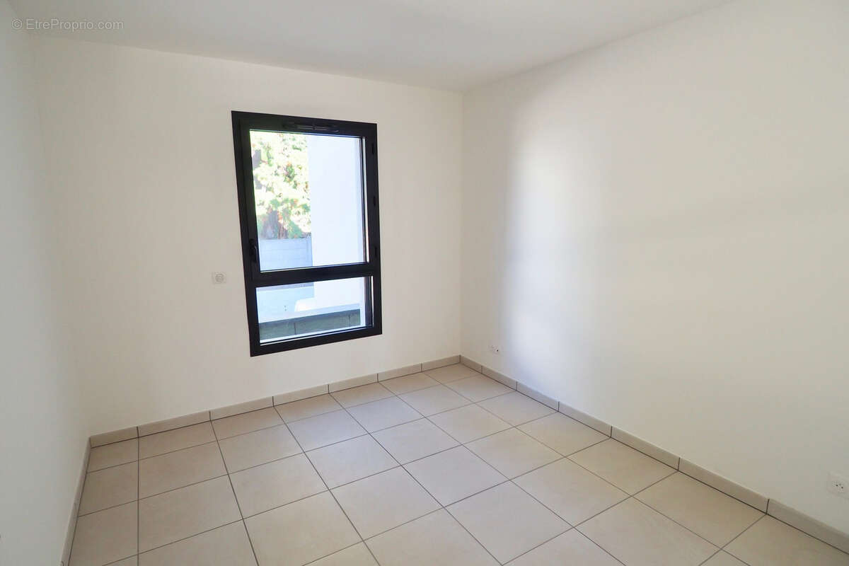 Appartement à SAINT-JEAN-BONNEFONDS