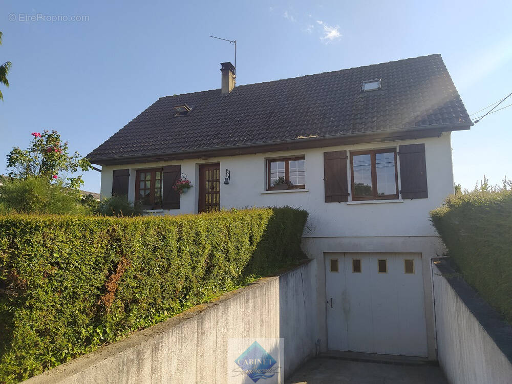 Maison à FEUQUIERES-EN-VIMEU