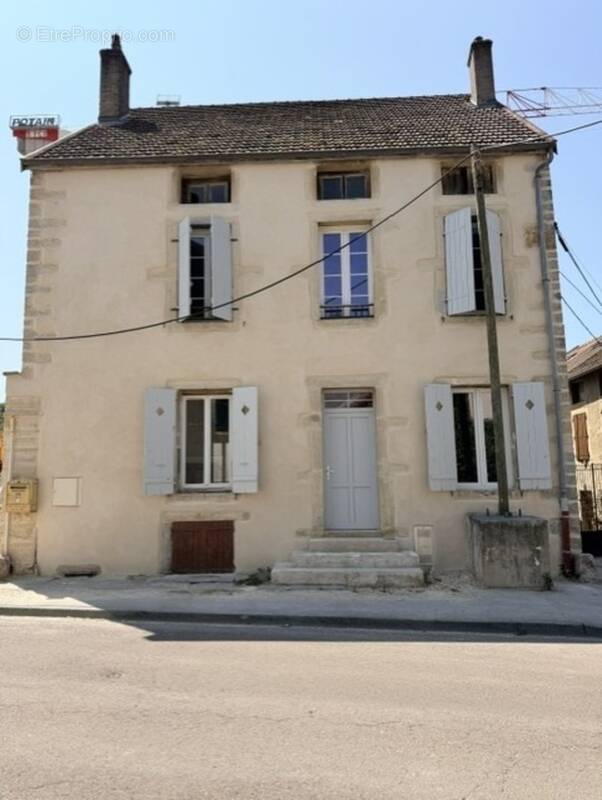 Appartement à PLOMBIERES-LES-DIJON