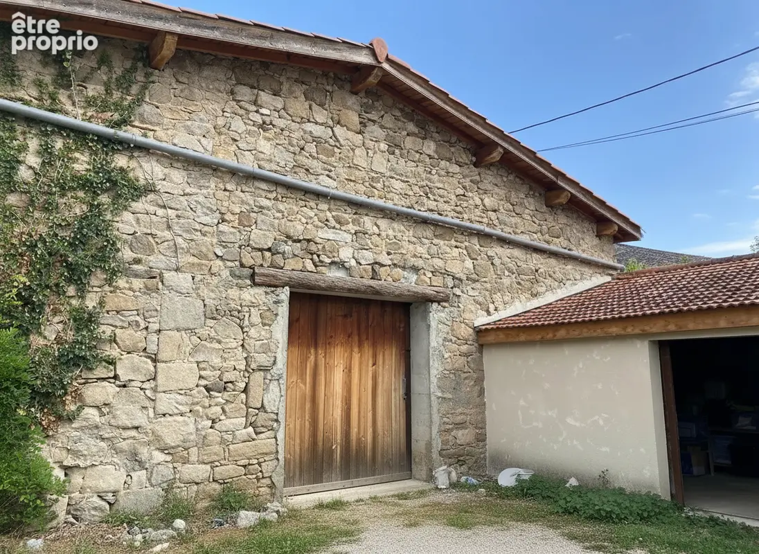 Montagny plein centre, bâtisse en pierres - photo 6