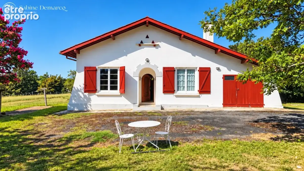 En EXCLUSIVITE à  BRISCOUS - Maison de plain-pied à rénover, vue dégagée sur les montagnes - photo 2